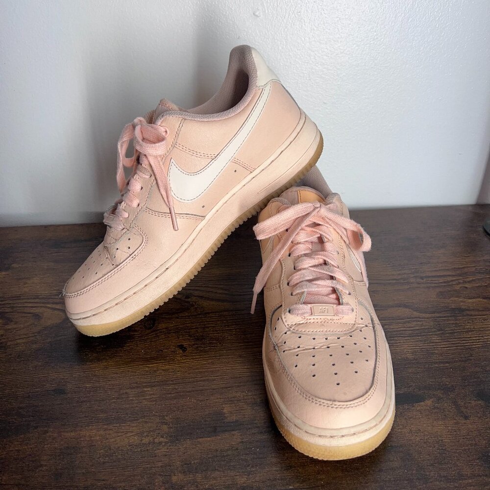 Wmns Air Force 1 'Orange Pulse' sneaker